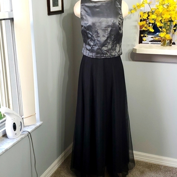 ARIANNA BY Rachel Kaye gray/black gown. Size 4, eligant, chiffon over sa… - Picture 1 of 11